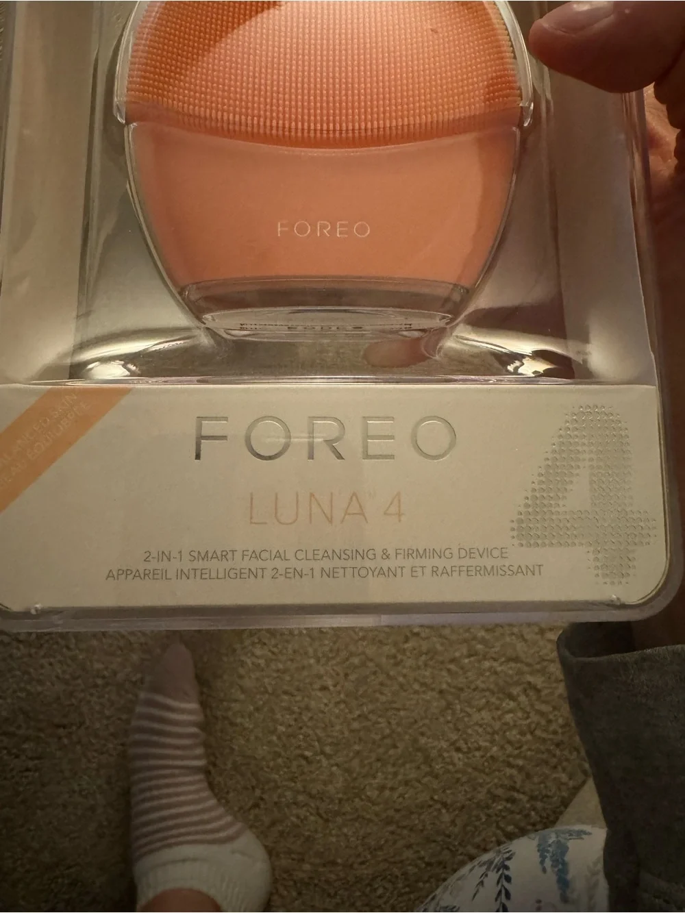 FOREO LUNA 4 Facial Cleansing Device - Peach
